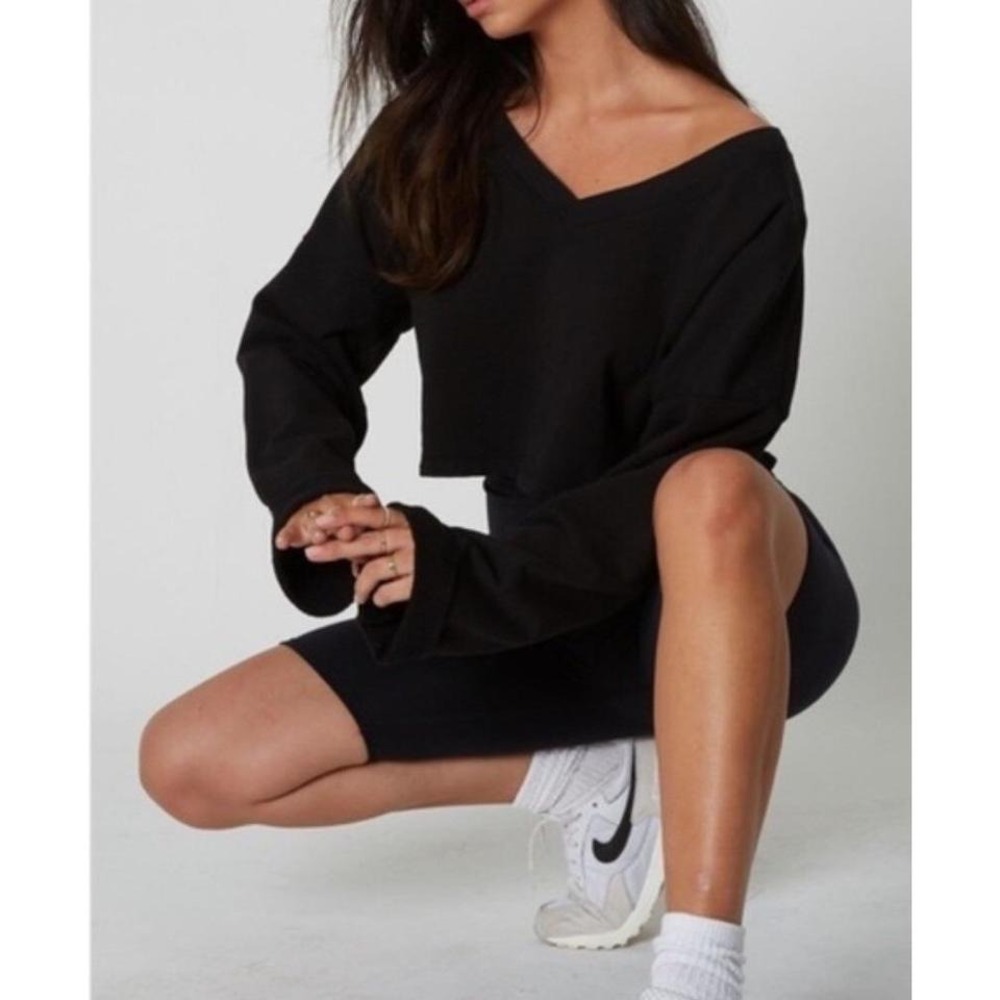 JOAH  BROWN Paris Crop Long‎ Sleeve V-neck Pullover Black Sweater size S/M